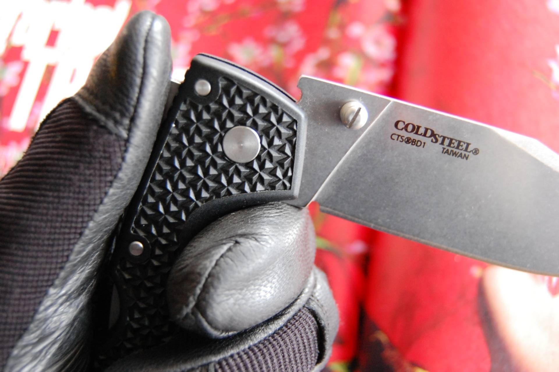Cold steel voyager large. Cold Steel - Freakboy. Тупьё на ноже